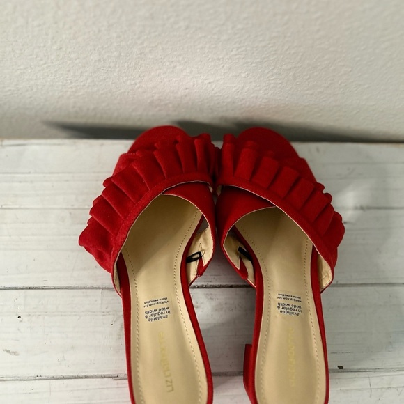 Liz Claiborne Red Ruffled Mules - Picture 3 of 6
